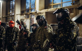 Нічний пейнтбол